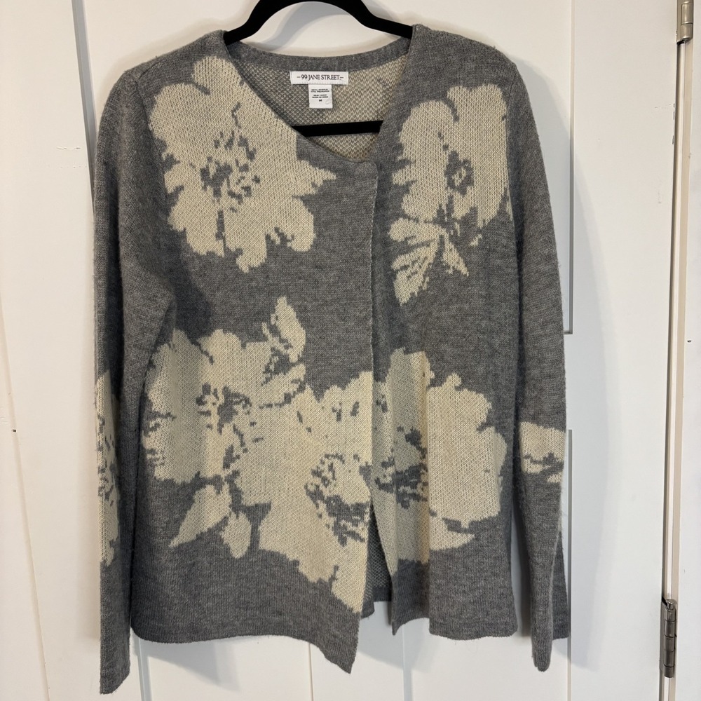 Knit Soft Cardigan M Grey Beige Floral feminine artsy old money neutral feminine